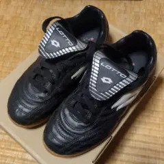 LOTTO ブラック フットサル シューズ 22.5cmのサムネイル