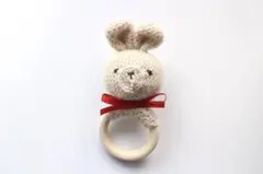 〖 あみぐるみ 歯固めラトル *̣̩〗うさぎ