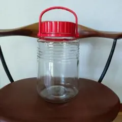 果実酒瓶 保存瓶 4L ガラス瓶 赤蓋 ハンドル付き 内蓋無し 石塚硝子のサムネイル