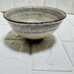 白黒陶器茶碗　裏に刻印有り　茶道