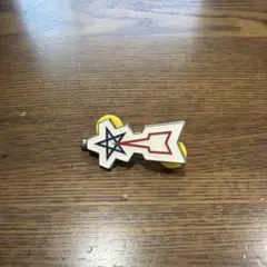 ウルトラマン科特隊 伸縮アンテナ付き ピンバッジ ウルトラマン