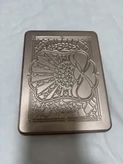 ブロンズ花模様エンボス加工缶