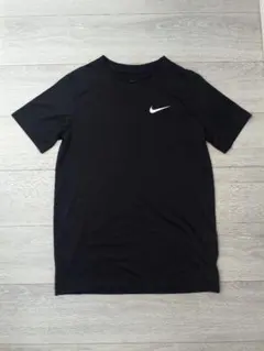 美品✴ナイキ✴Tシャツ　ラッシュガードにも♫黒　150cmくらい　ドライフィットのサムネイル