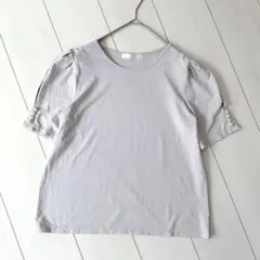 ドゥクラッセ パール付きカットソー ブラウス パフスリーブ ライトグレー