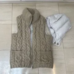 フード付きベージュダウンベスト