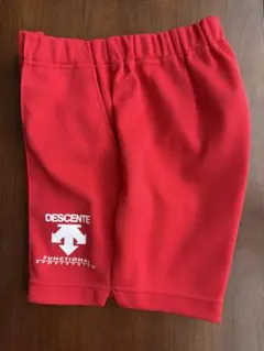 DESCENTE 赤 ショートパンツ