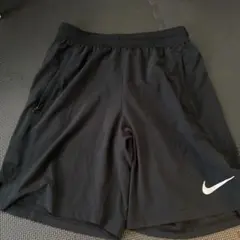 Nike トレーニングショートパンツ　Mサイズ