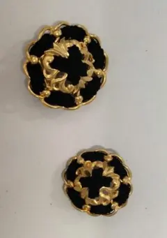 黒と金の花形ボタン 2個セット