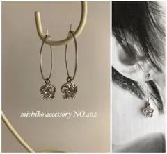 NO.402 フラワーストーンチャームのサージカルステンレスフープピアス