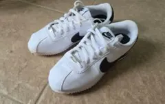 NIKE キッズ スニーカー ホワイト ブラック23cmのサムネイル