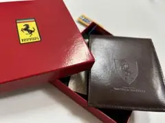 新品 未使用 フェラーリ Ferrari ブラウン 二つ折り財布