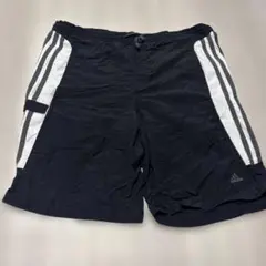 adidas ブラック ショートパンツ