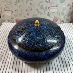 中国製 紫禁城 七宝焼 菊花模様 青地 蓋付き ジンジャージャー（壺鉢）