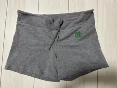 Lululemon グレー ショートパンツ Mサイズ