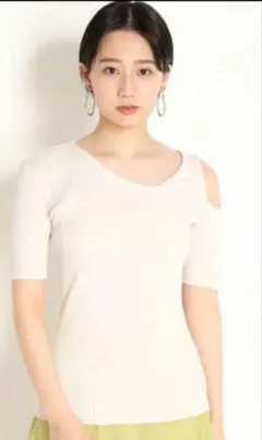 ホワイト オフショルダー 半袖Tシャツ　SNIDEL