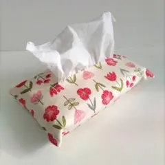 【箱なし用М】外れにくい♪生成り×赤花柄のティッシュケース ソフトパック用 М