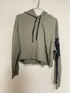 FOREVER 21 オリーブグリーン クロップドパーカー L