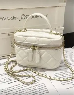 ホワイト キルティング ショルダー バッグ