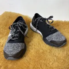 【アンダーアーマー】レディース　ランニングシューズ　ほぼ未使用　22.5