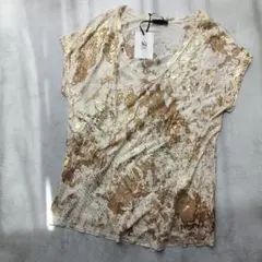 新品未使用シネカノン Vネック リネン混ゴールド プリント カットソー Tシャツのサムネイル
