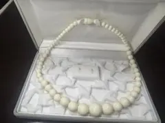 大粒ホワイトビーズネックレス グラデーション