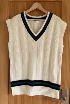 ニコアンド　Vネックベスト