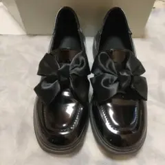 JIHYANG/チヒャン 2726N レイン対応リボン金具ローファー黒エナメル 