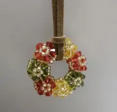 花モチーフ 　ビーズリングネックレス　クリスマスカラー