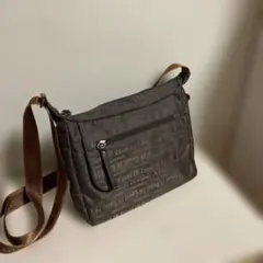 JK Equal カーキのロゴプリントショルダーバッグ