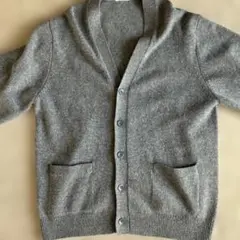 GU グレー ボタン付きカーディガン