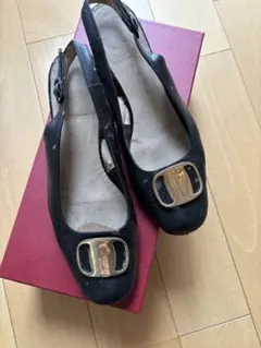 黒 スエード スリングバックフラットシューズ　フェラガモ