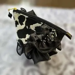 牛柄　フリル　ポーチ　ジャガード