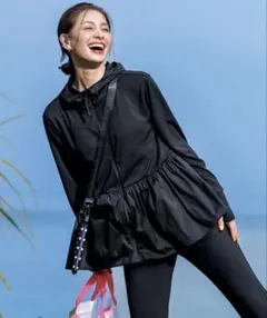 【極美品】UNFILO UVカット/吸水速乾 ラッシュガード ペプラムフーディ