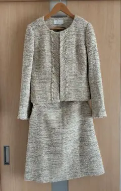 トラサルディ ツイードセットアップ ノーカラー ジャケット 40 入学式 卒業式