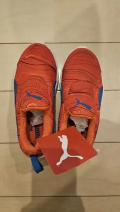 PUMA スニーカー