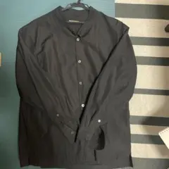 ラモンド.黒のボタンシャツ 襟なし