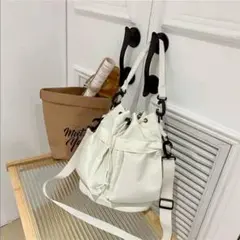 巾着型ショルダー　巾着ショルダー　ハンドバッグ　白　3way　ナイロン