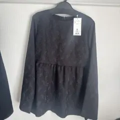 N. 新品黒ブラウスのサムネイル