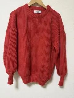 HOLIDAY 赤ニット