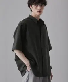 ブラック半袖シャツ