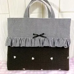 黒×ハート刺繍ヌビのフリル付きレッスンバッグ
