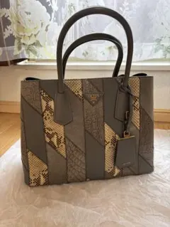 PRADA サフィアーノ ハンドバッグ