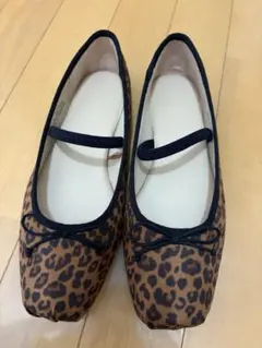 GU ストラップバレエシューズ