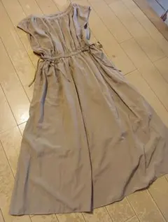 GUロングワンピース、ブラウン、ベージュ　春夏