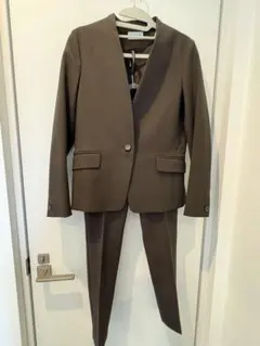 ブラウン ノーカラー ジャケット パンツセットアップ　PLST パンツ　スーツ