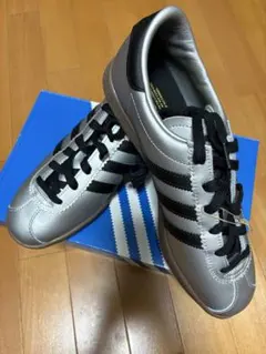 adidas シルバー スニーカー 3本ストライプ - メルカリ
