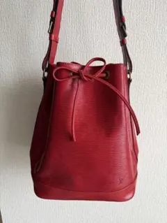 Louis Vuitton エピレザー バケットバッグ レッド