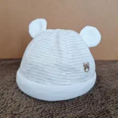 クマの刺繍付き耳付きベビー帽子　42～44㎝