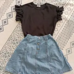 ペアマノンフリルTシャツとGU デニムスカート