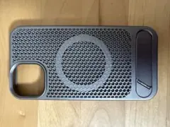 グレー メッシュパターン iPhone14ケーススタンドあり　MagSafe対応